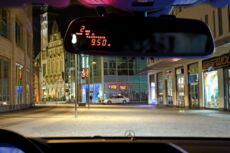 Taxi mit Blick auf das Rathaus von Chemnitz
